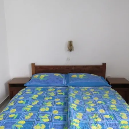 3 Foes Apartment